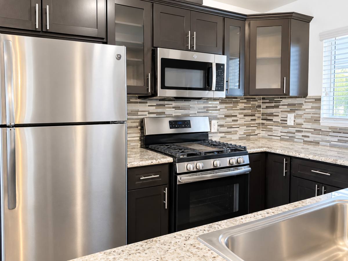 Apartment for rent at 821 N Austin Ave, Inglewood, CA 90302