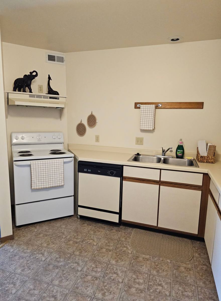 Apartment for rent at 1300 Eco Park Dr, Dekalb, IL 60115