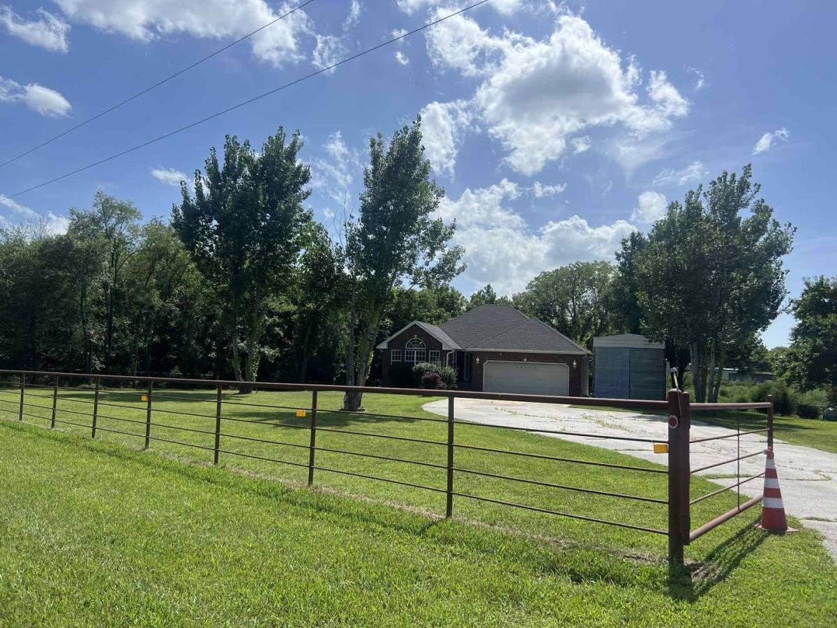House for rent at 15315 Cr 138, Carthage, MO 64836