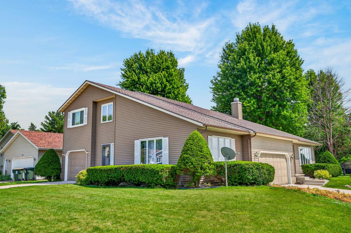 Sapphire Clarmar, 1633 Sapphire Way, Sun Prairie, WI 53590 - Apartment for Rent - Image 2