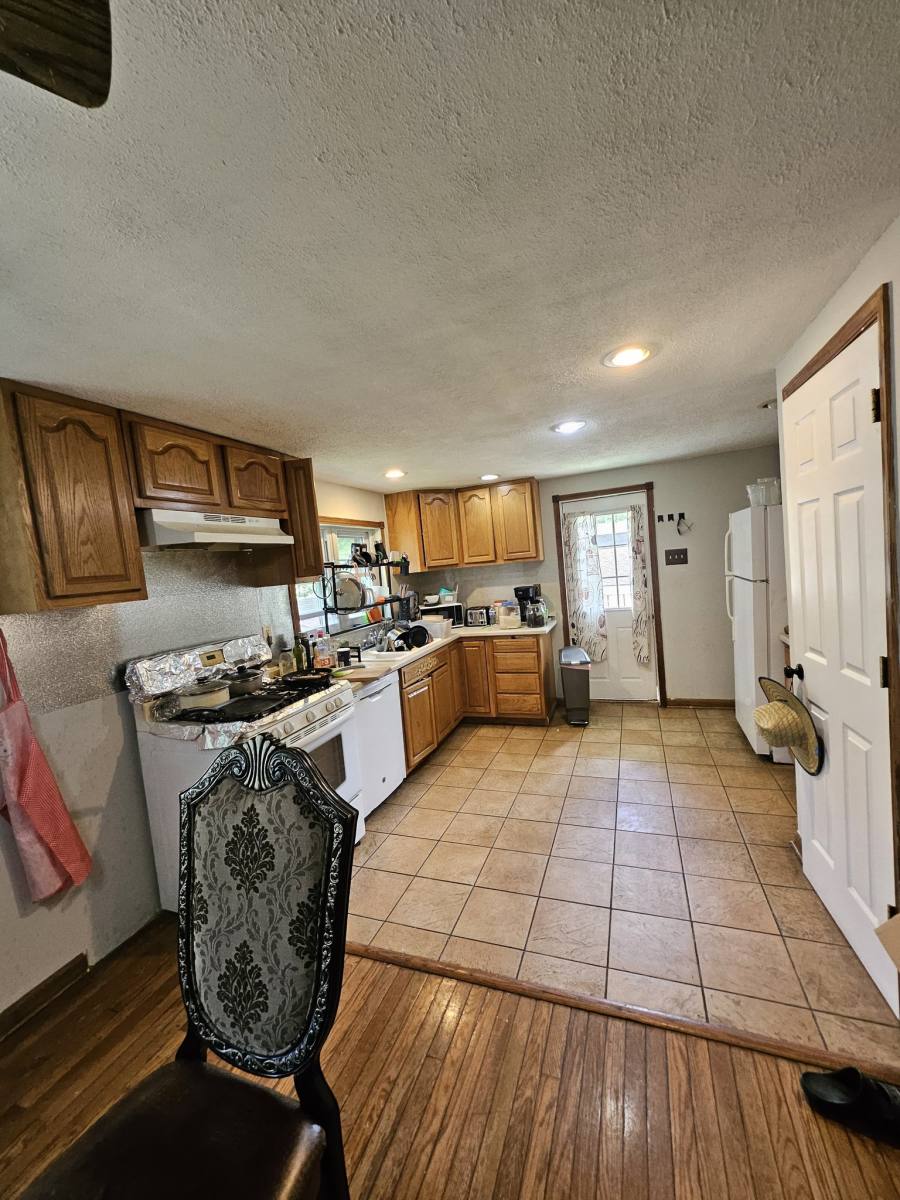 Apartment for rent at 6400 Harthorn Ave, Elkridge, MD 21075