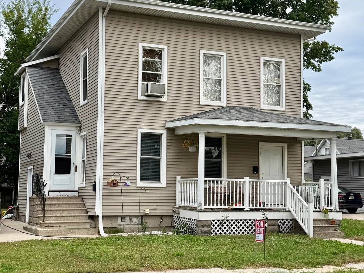 Apartment for rent at 913 1 2 Elliott Ave, Grand Haven, MI 49417