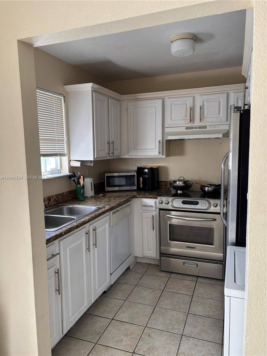 Townhouse for rent at 2088 NE 167th St #2, Miami, FL 33162