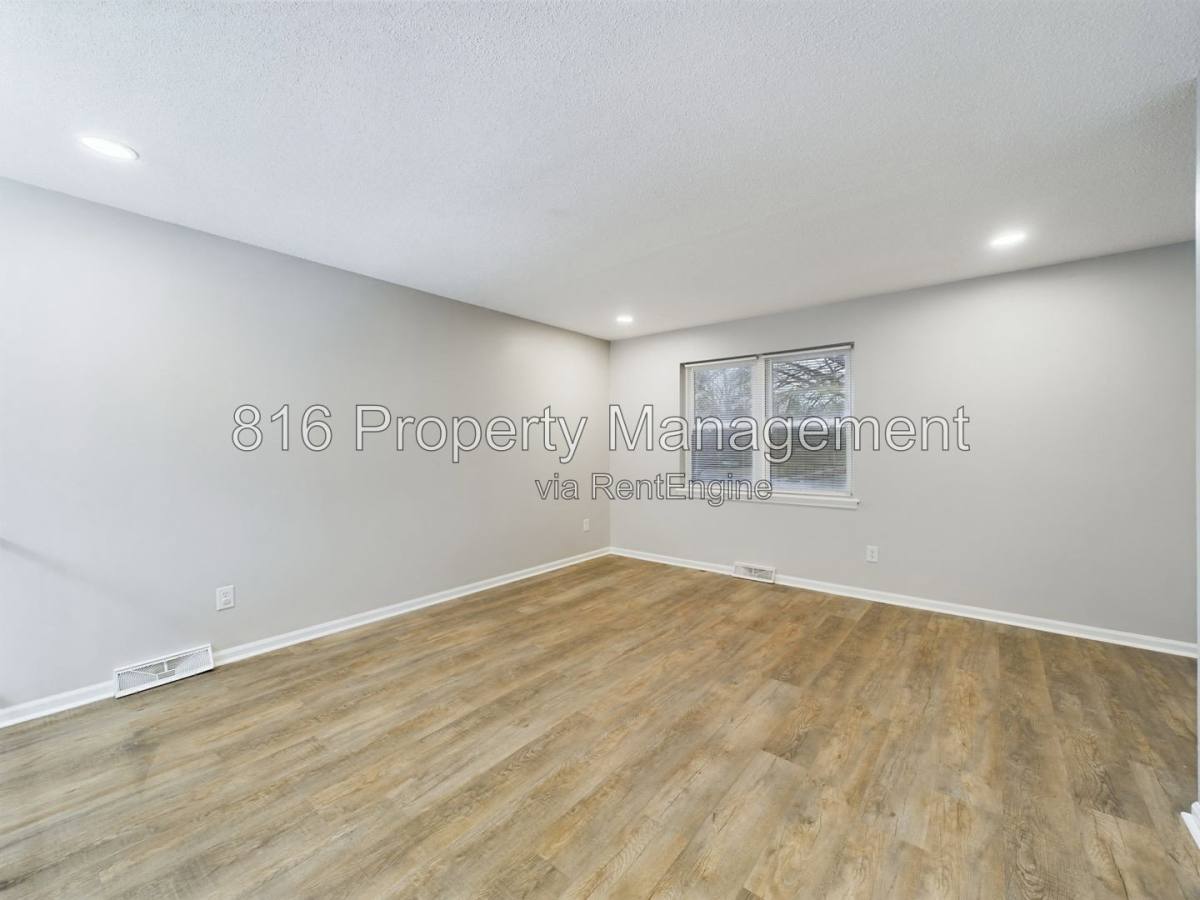 Apartment for rent at 6 Hawthorne Place, Independence, MO 64052