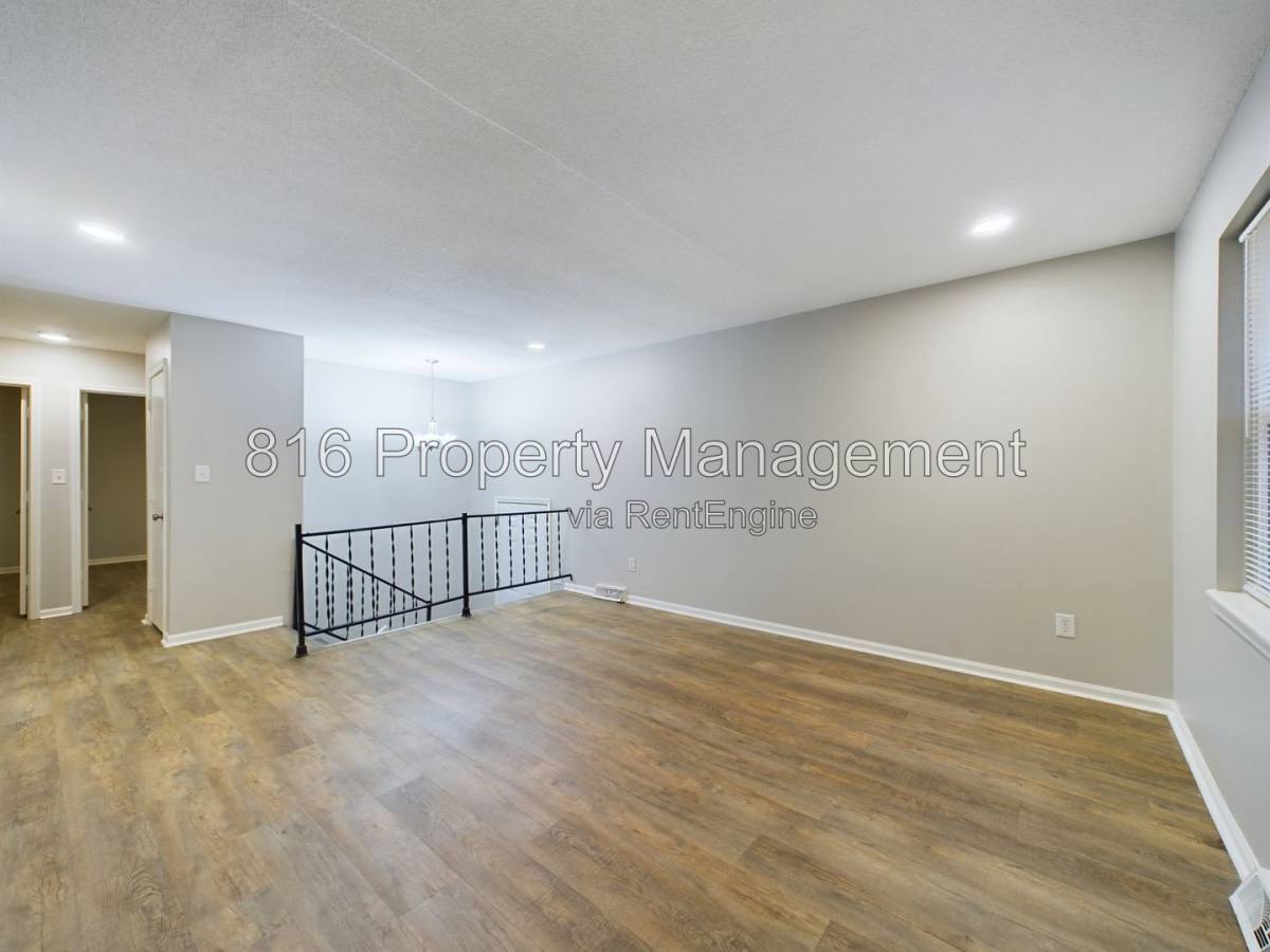 Apartment for rent at 6 Hawthorne Place, Independence, MO 64052