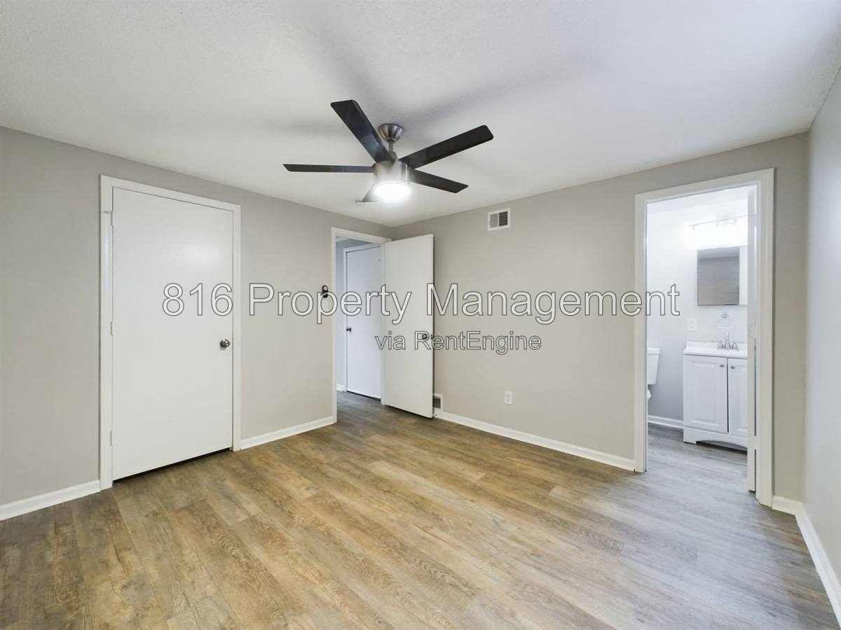 Apartment for rent at 6 Hawthorne Place, Independence, MO 64052