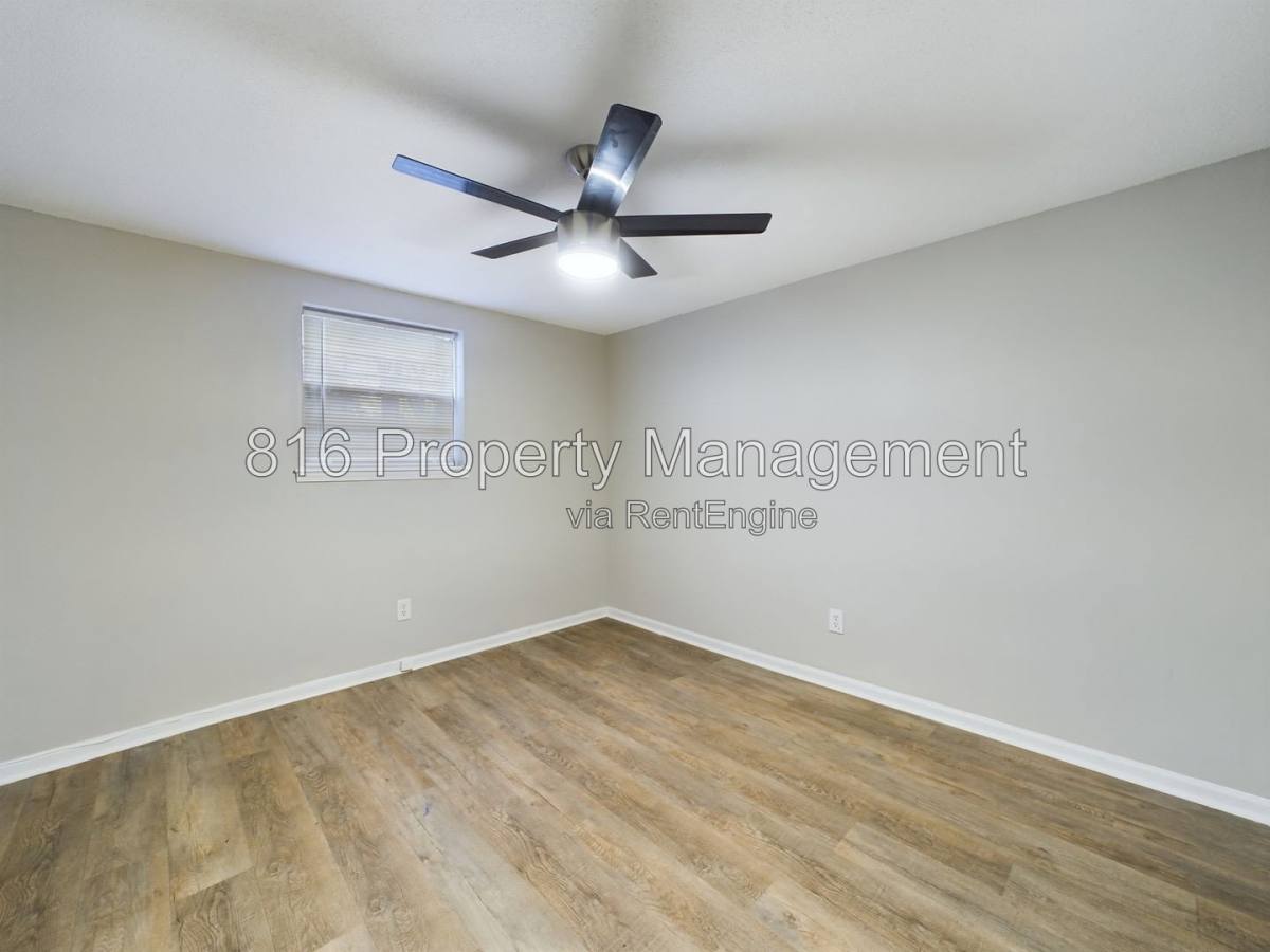 Apartment for rent at 6 Hawthorne Place, Independence, MO 64052