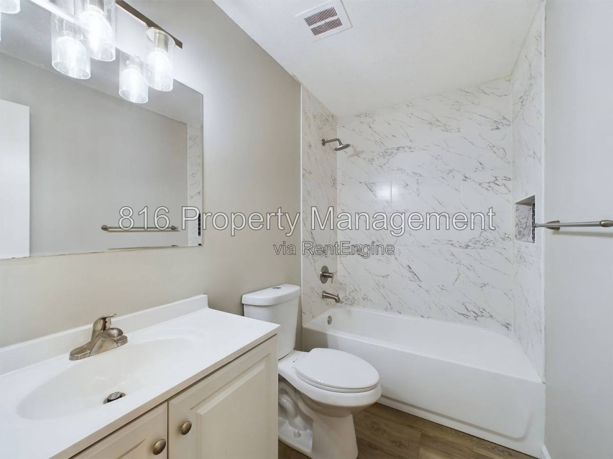 Apartment for rent at 6 Hawthorne Place, Independence, MO 64052