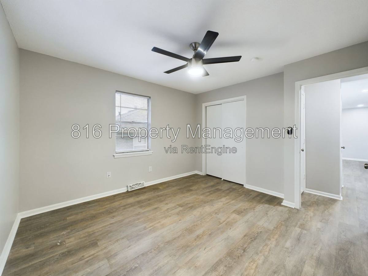 Apartment for rent at 6 Hawthorne Place, Independence, MO 64052