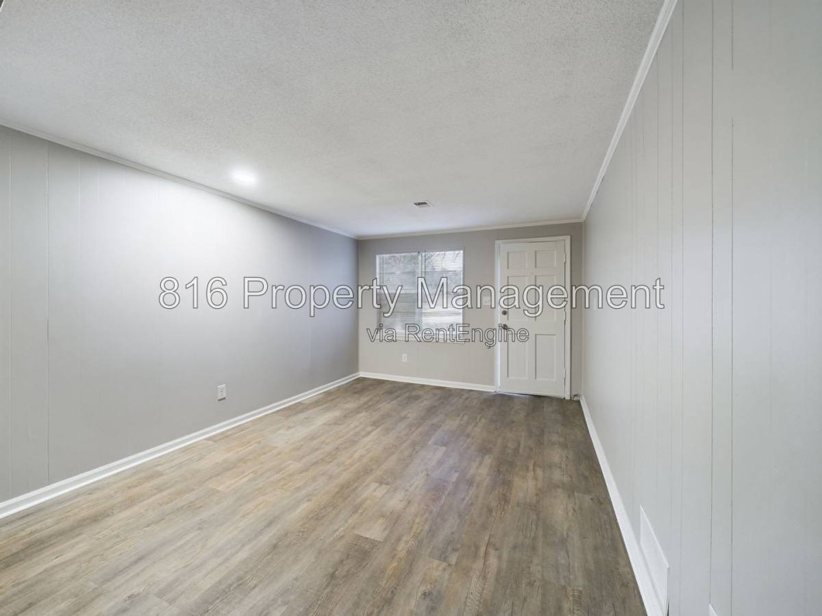 Apartment for rent at 6 Hawthorne Place, Independence, MO 64052