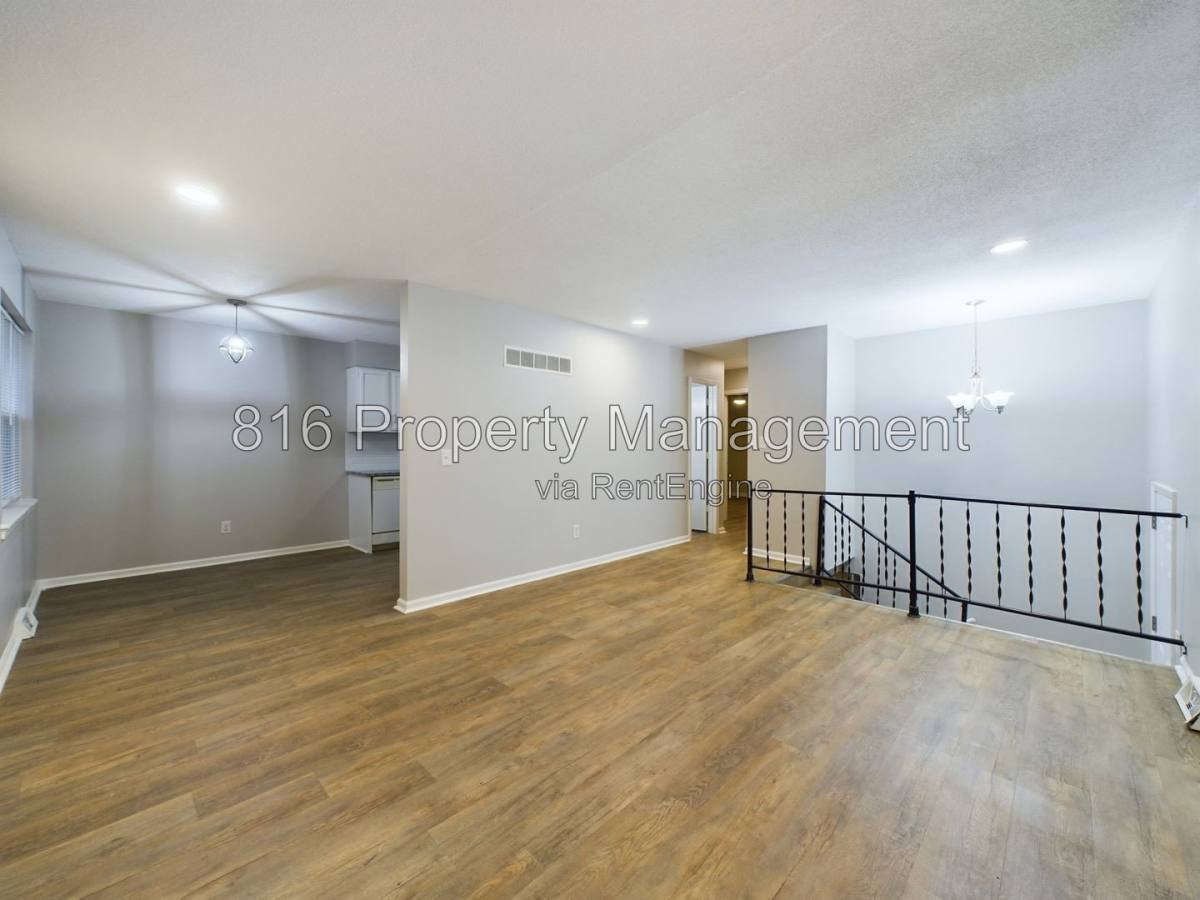 Apartment for rent at 6 Hawthorne Place, Independence, MO 64052