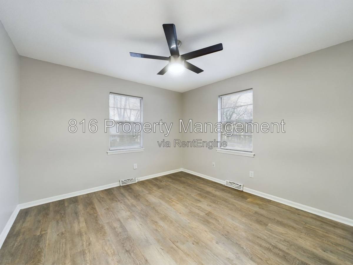 Apartment for rent at 6 Hawthorne Place, Independence, MO 64052