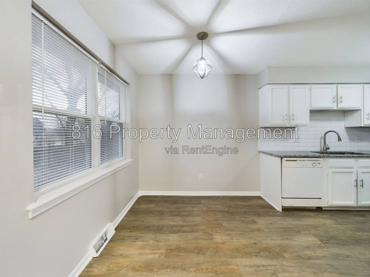 Apartment for rent at 6 Hawthorne Place, Independence, MO 64052