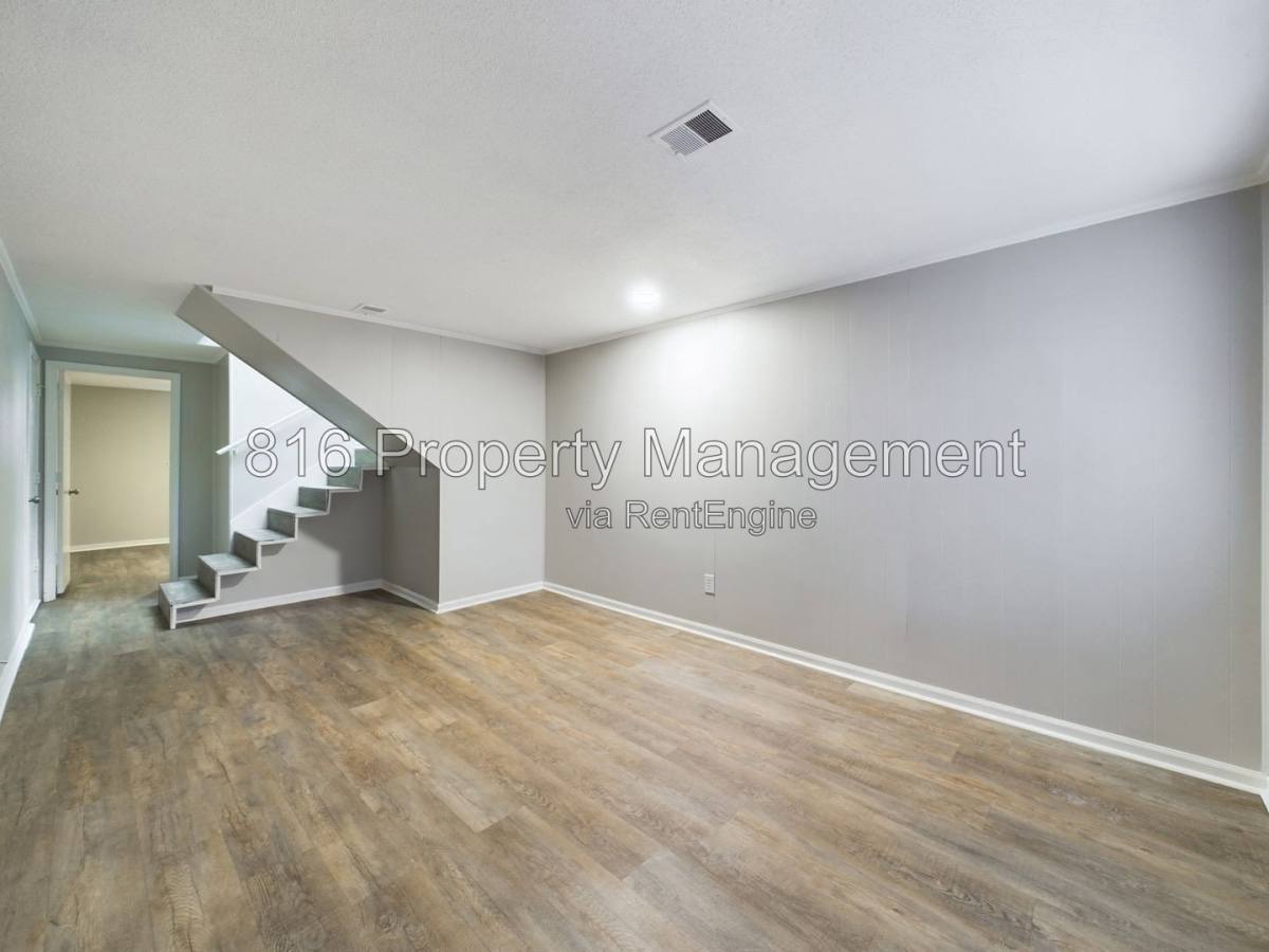 Apartment for rent at 6 Hawthorne Place, Independence, MO 64052