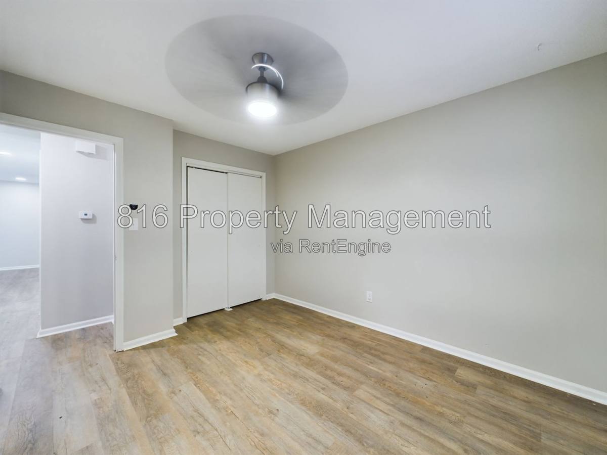 Apartment for rent at 6 Hawthorne Place, Independence, MO 64052
