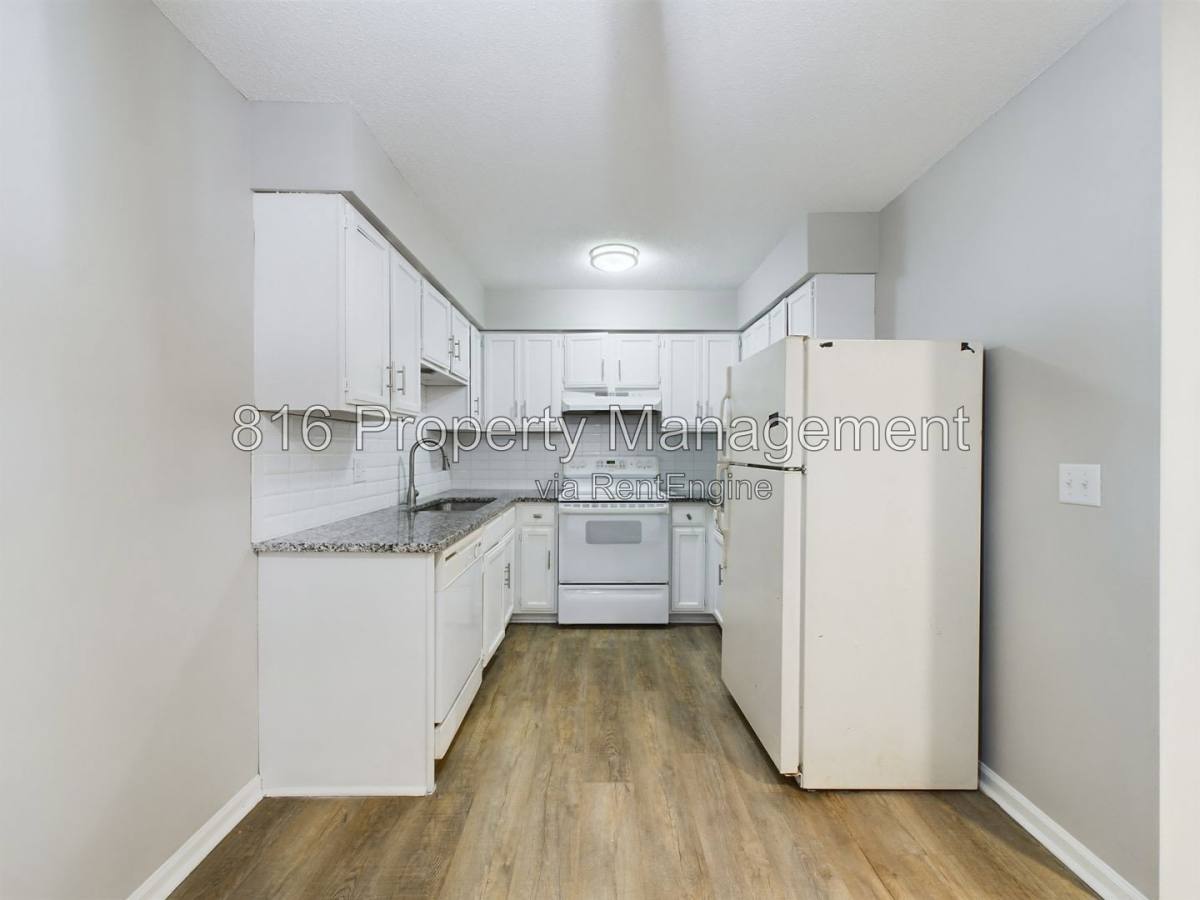 Apartment for rent at 6 Hawthorne Place, Independence, MO 64052