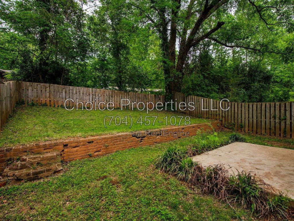 Apartment for rent at 5113 Valley Stream Rd, Charlotte, NC 28209