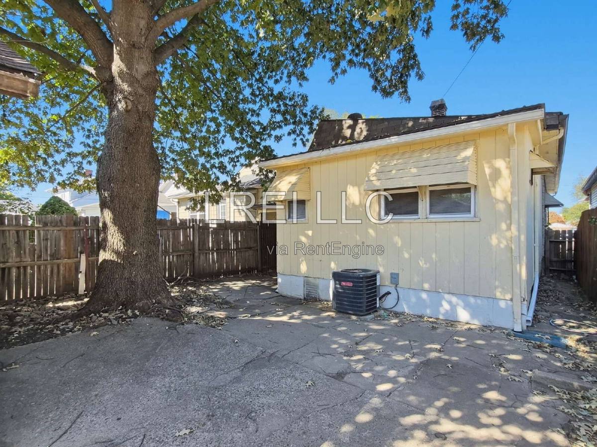 House for rent at 2710 Duncan St, Louisville, KY 40212