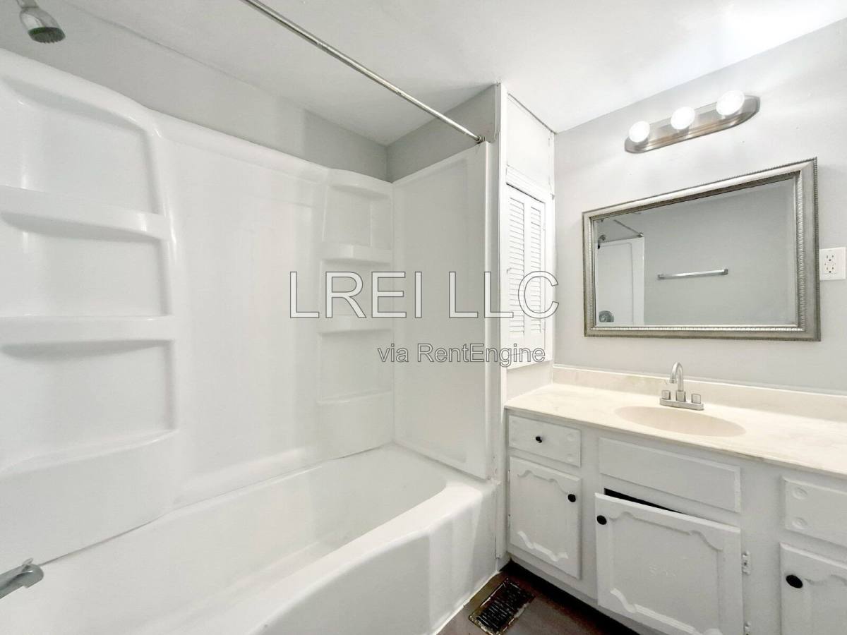 House for rent at 2710 Duncan St, Louisville, KY 40212