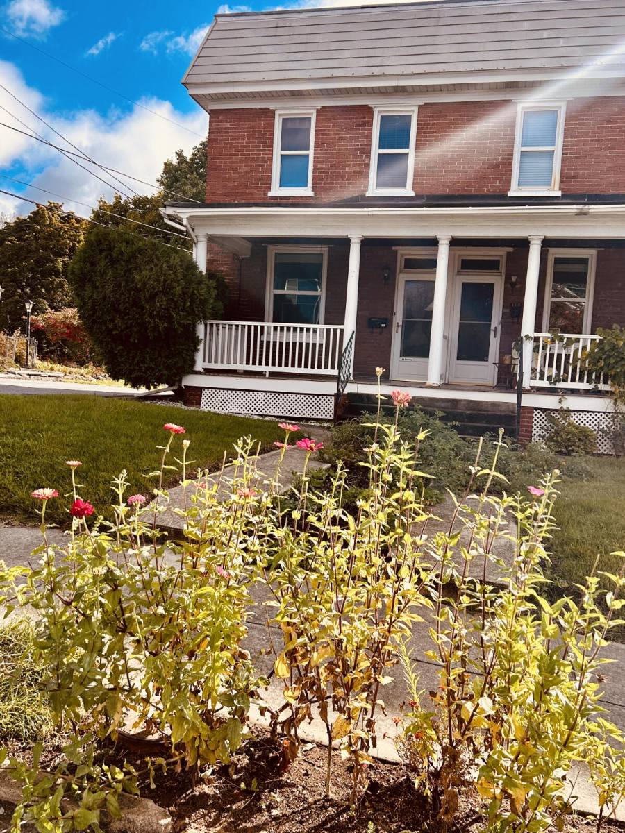 Townhouse for rent at 112 1st Ave, Brunswick, MD 21716