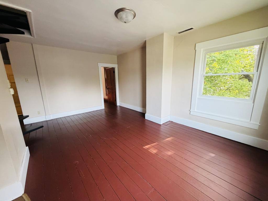 Apartment for rent at 127 1 2 SW 9th St, Richmond, IN 47374
