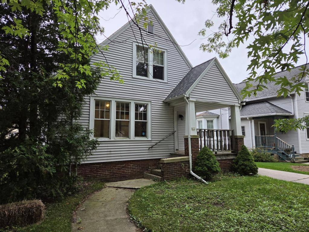 Townhouse for rent at 852 N 12th St, Manitowoc, WI 54220