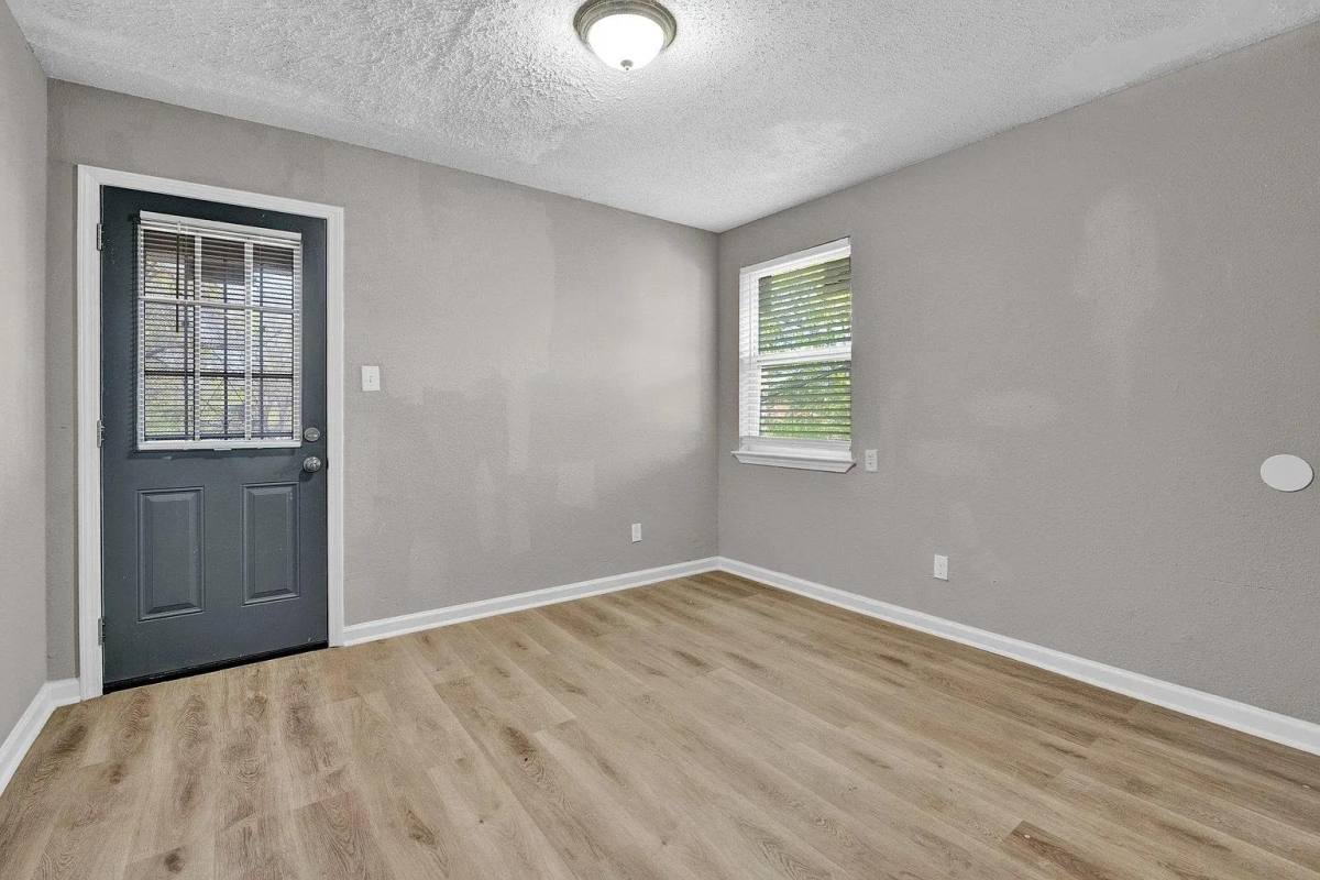 Apartment for rent at 760 Richmond Ave #4, Memphis, TN 38106