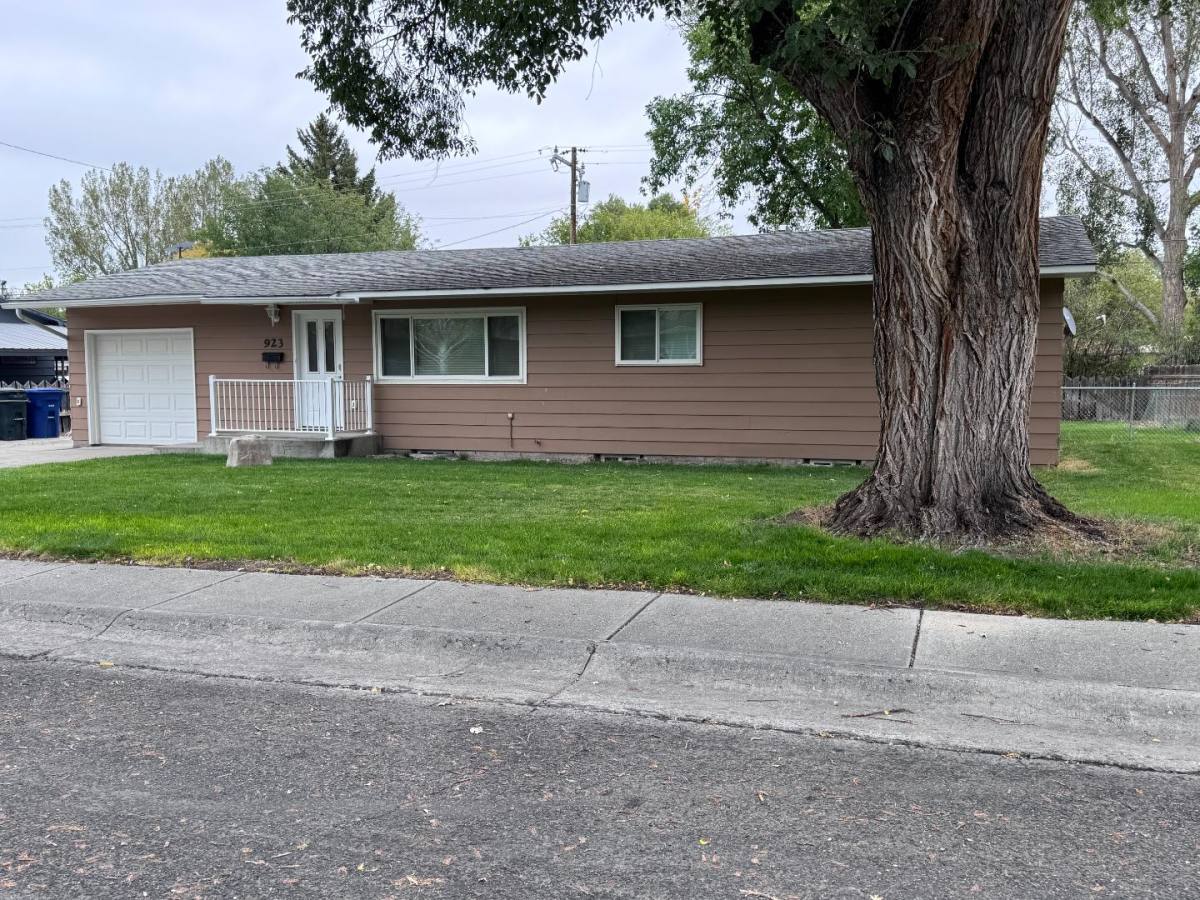 House for rent at 923 Big Horn Dr: All Utilities Included Dr, Riverton, WY 82501
