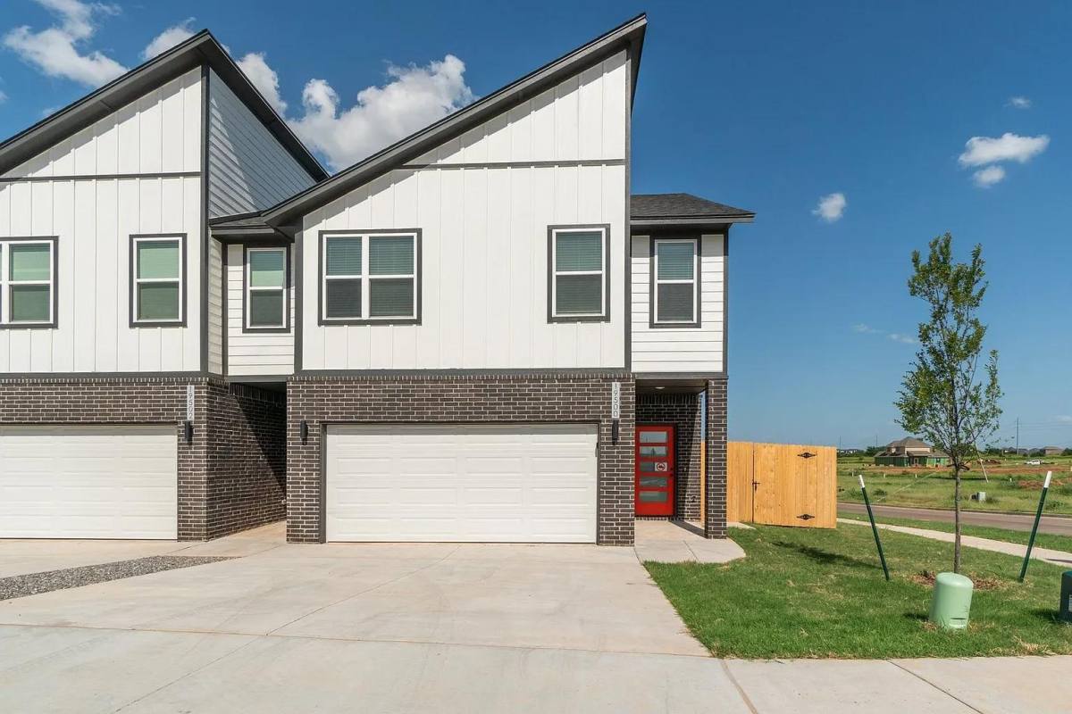 Townhouse for rent at 19500 Molly Place #19502, Edmond, OK 73012