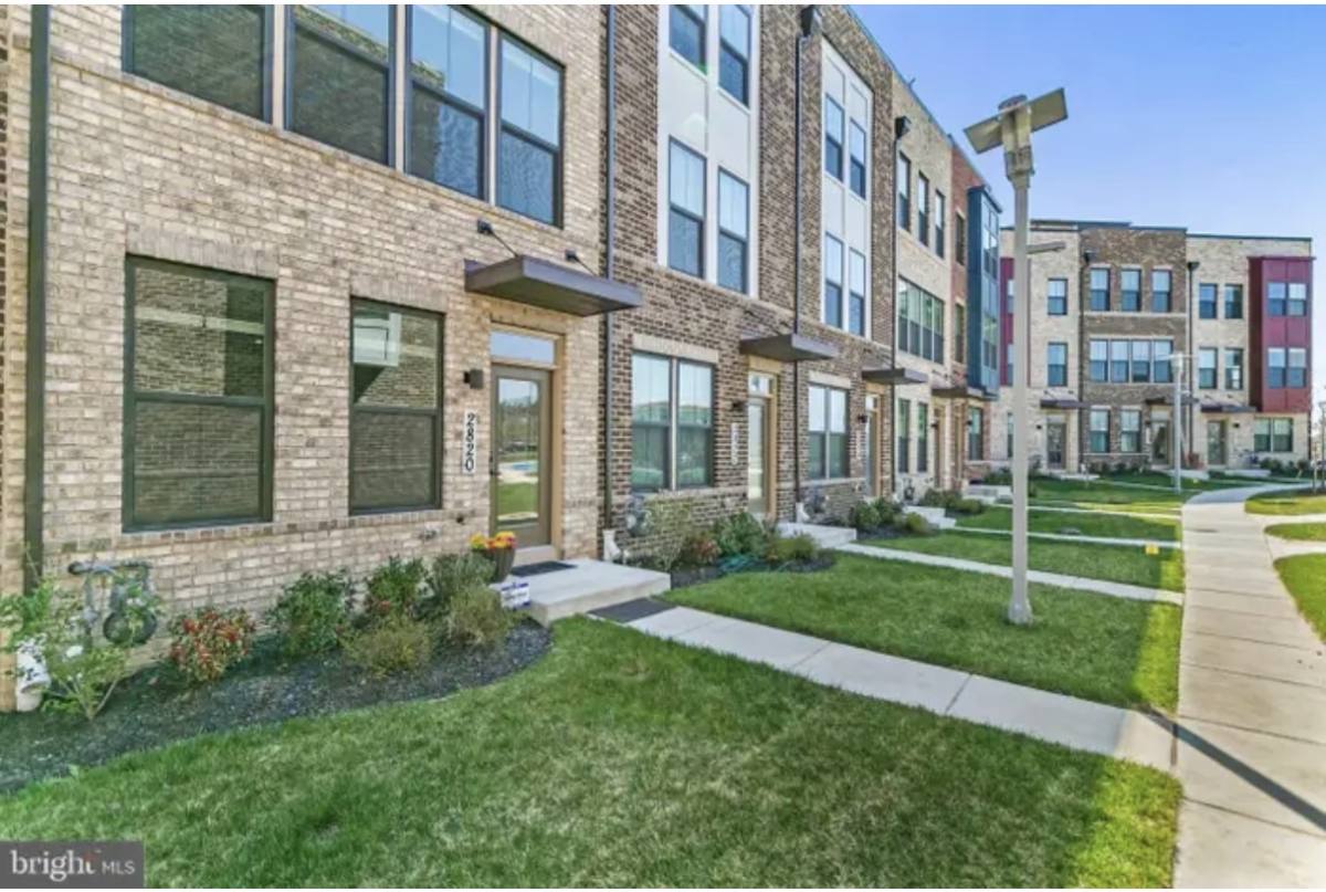 Townhouse for rent at 2820 Arts Vista Blvd, Suitland, MD 20746