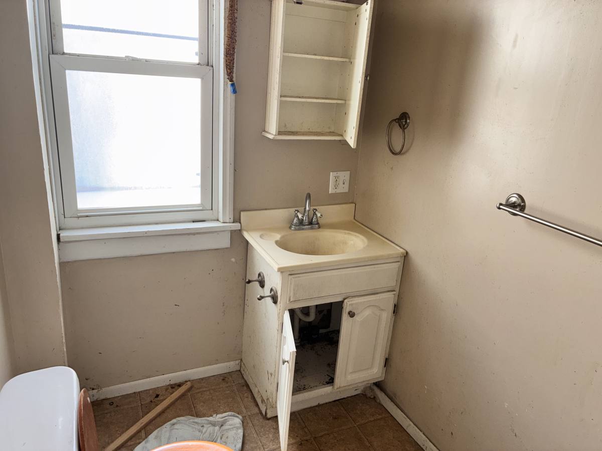 House for rent at 2317 Grand Ave, Granite City, IL 62040