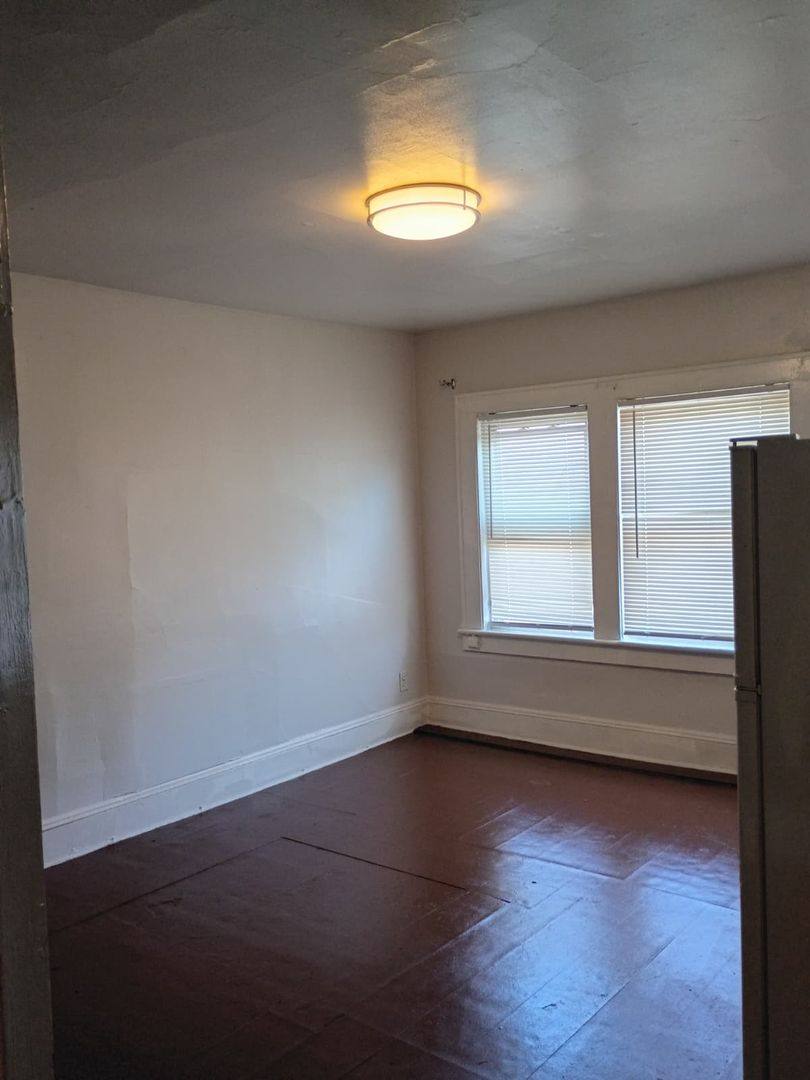 Apartment for rent at 118-120 Sanford Place, Bridgeport, CT 06604