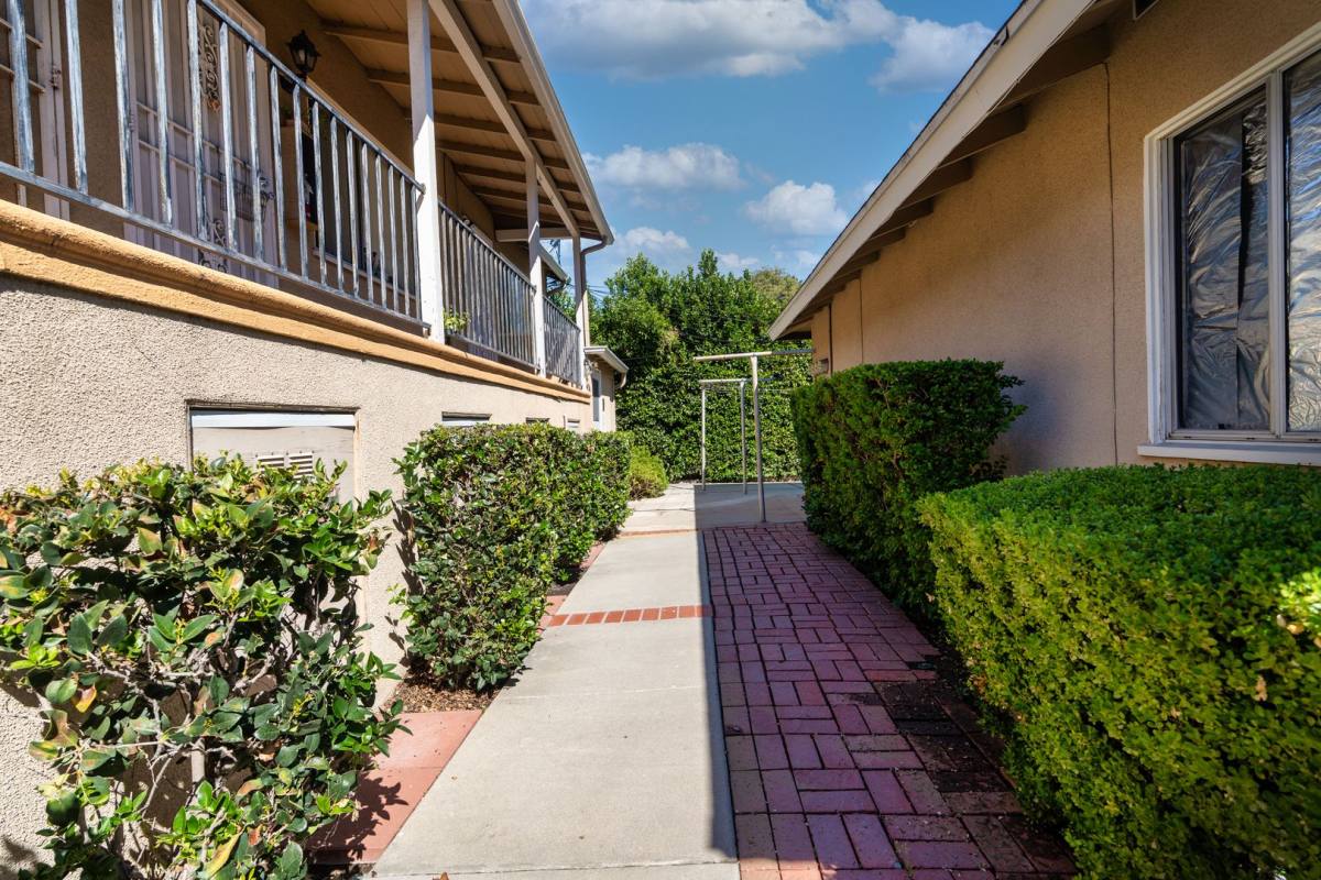 Apartment for rent at 7711 Painter Ave, Whittier, CA 90602