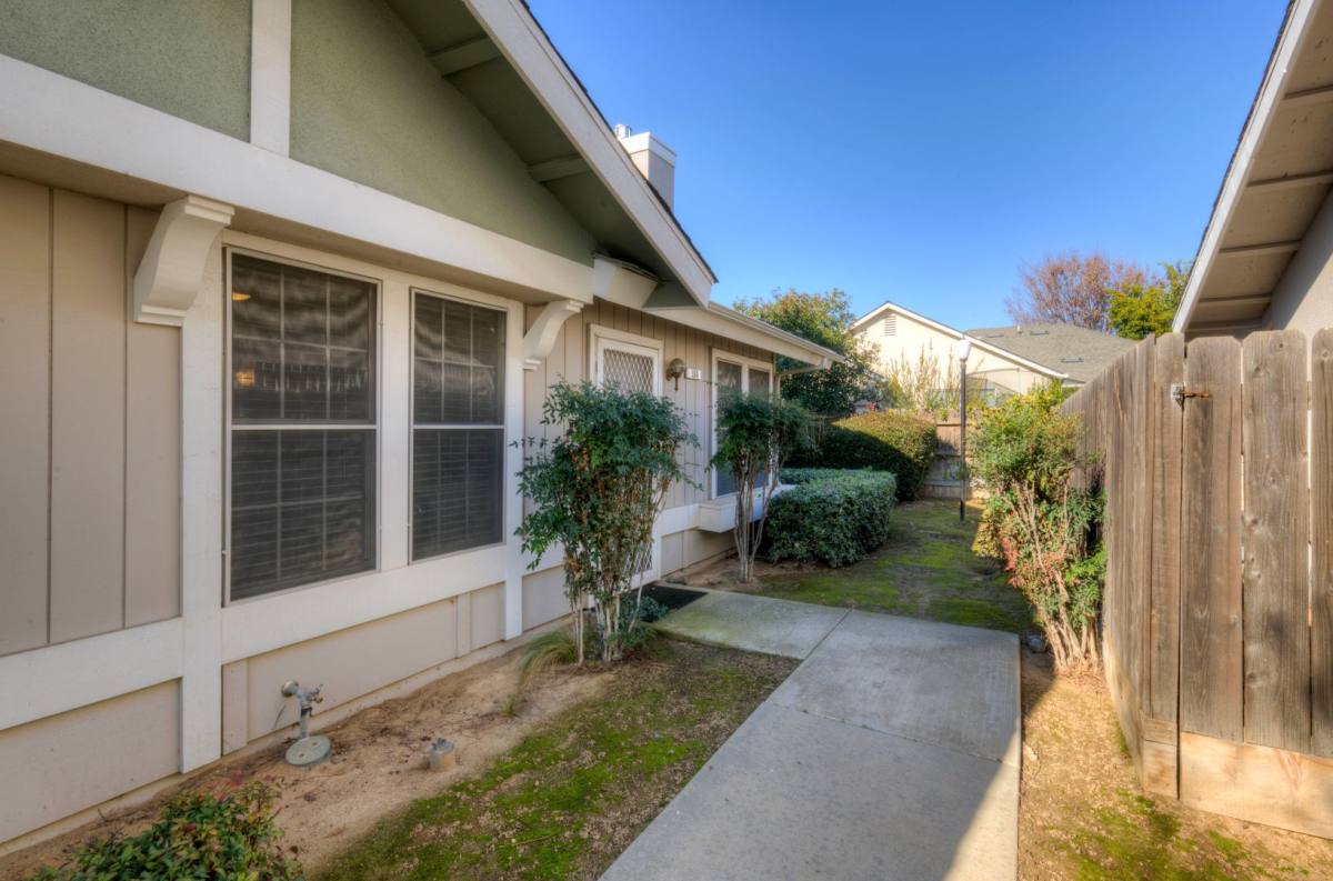 Condo for rent at 5455 N Marty Ave #160, Fresno, CA 93711
