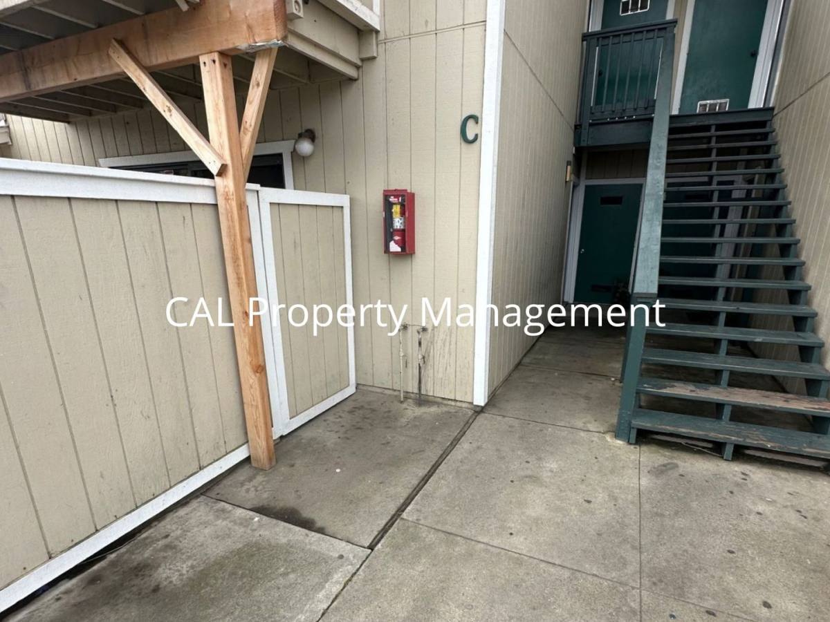 Apartment for rent at 1413 Del Monte Ave, Salinas, CA 93905
