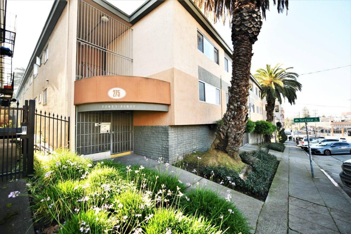 Apartment for rent at 275 41st St, Oakland, CA 94609