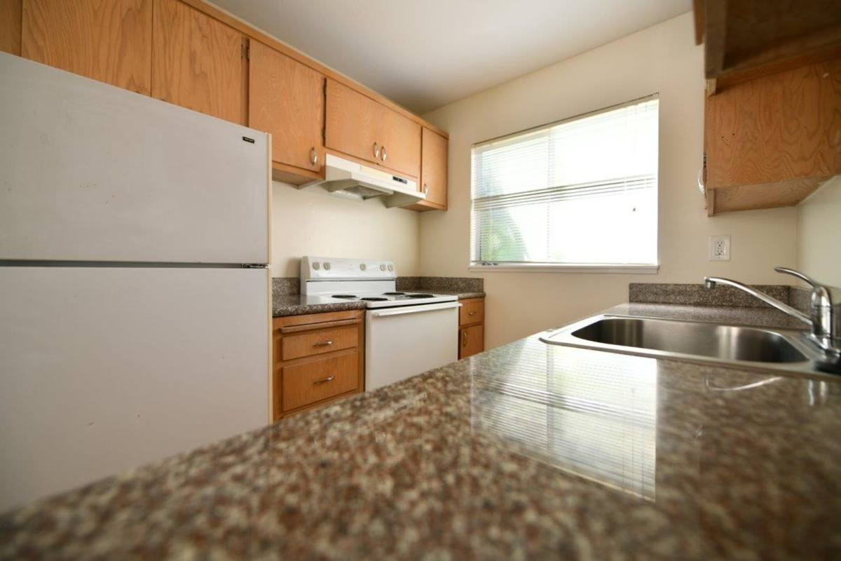 Apartment for rent at 275 41st St, Oakland, CA 94609