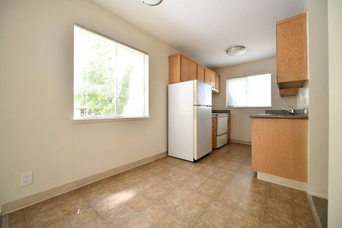 Apartment for rent at 275 41st St, Oakland, CA 94609