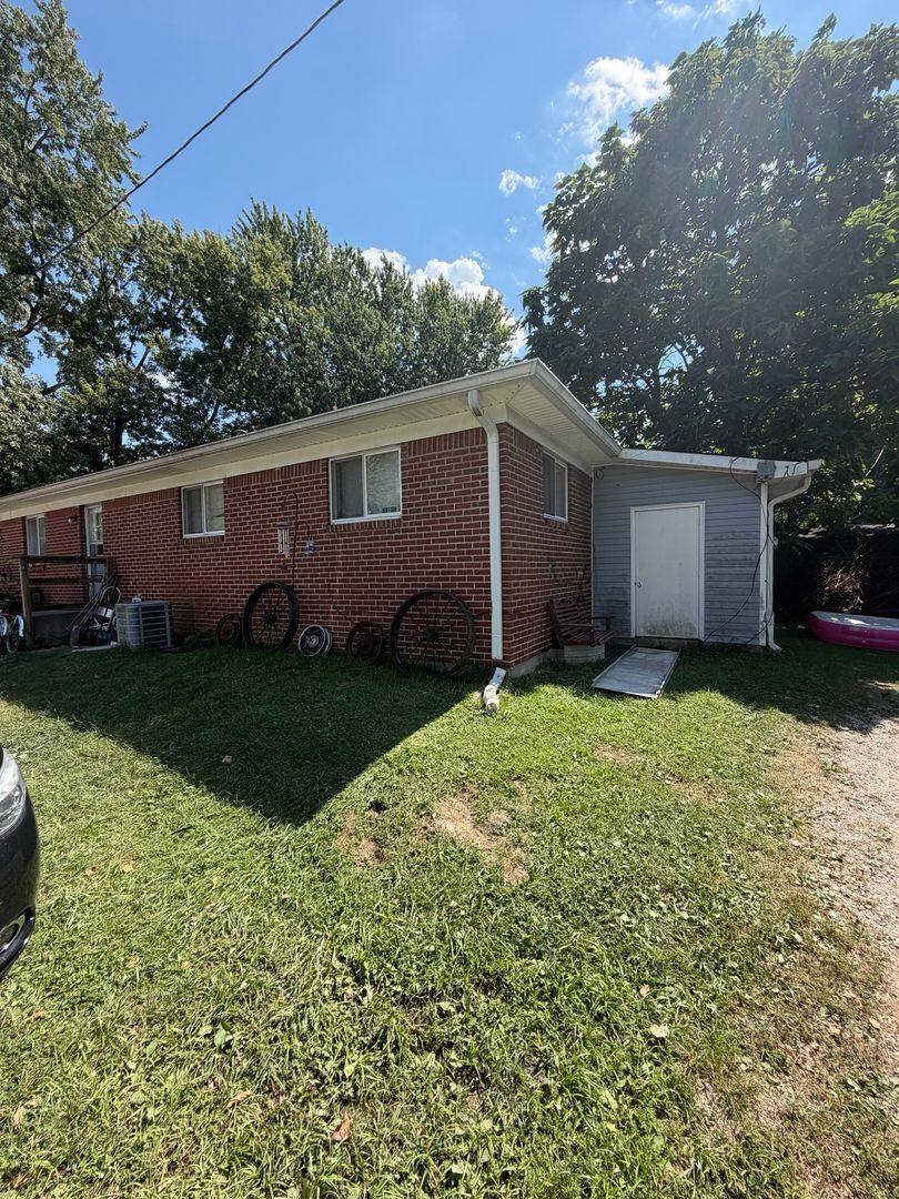 Townhouse for rent at 3904 Aurora St, Indianapolis, IN 46227