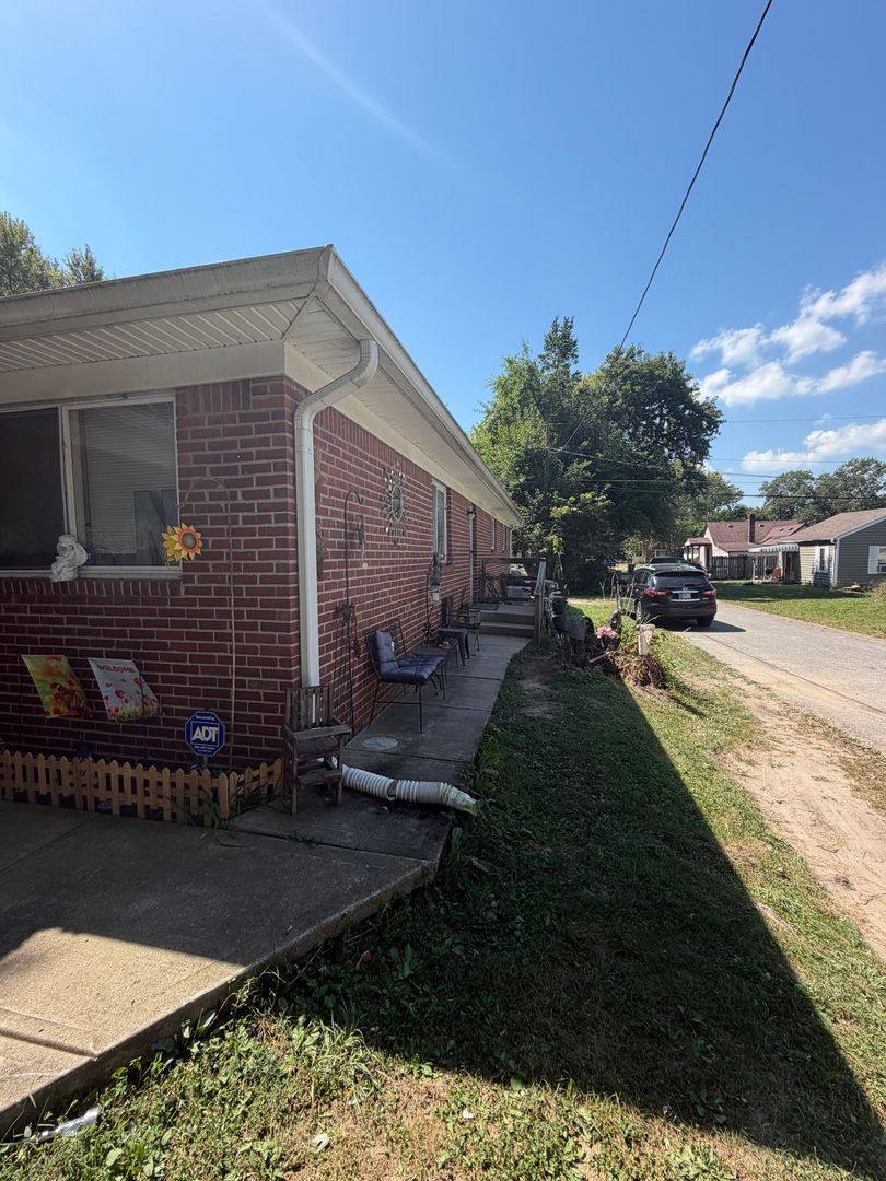 Townhouse for rent at 3904 Aurora St, Indianapolis, IN 46227