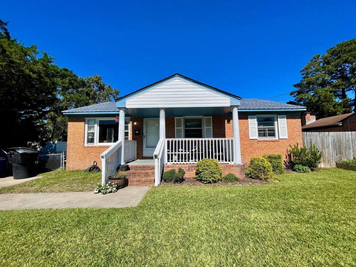 House for rent at 904 Robinson Rd, Portsmouth, VA 23701