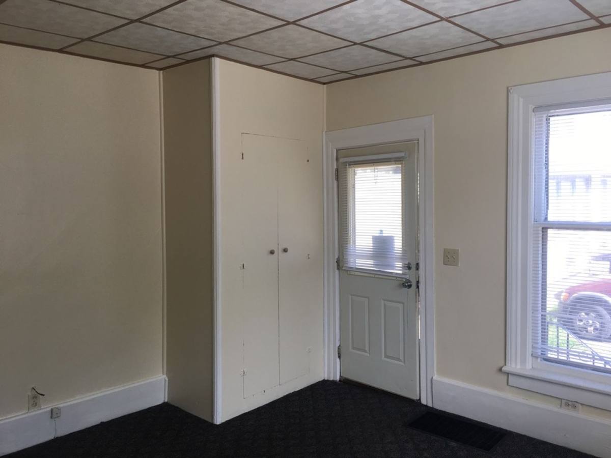 Apartment for rent at 225 W Washington Ave, Jackson, MI 49201