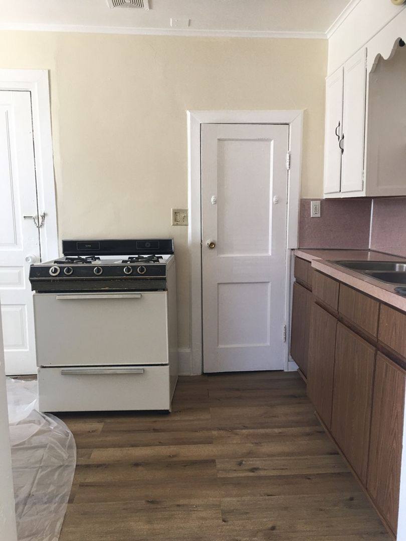 Apartment for rent at 225 W Washington Ave, Jackson, MI 49201