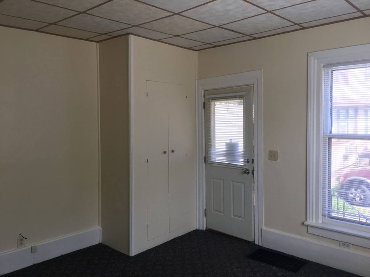 Apartment for rent at 225 W Washington Ave, Jackson, MI 49201