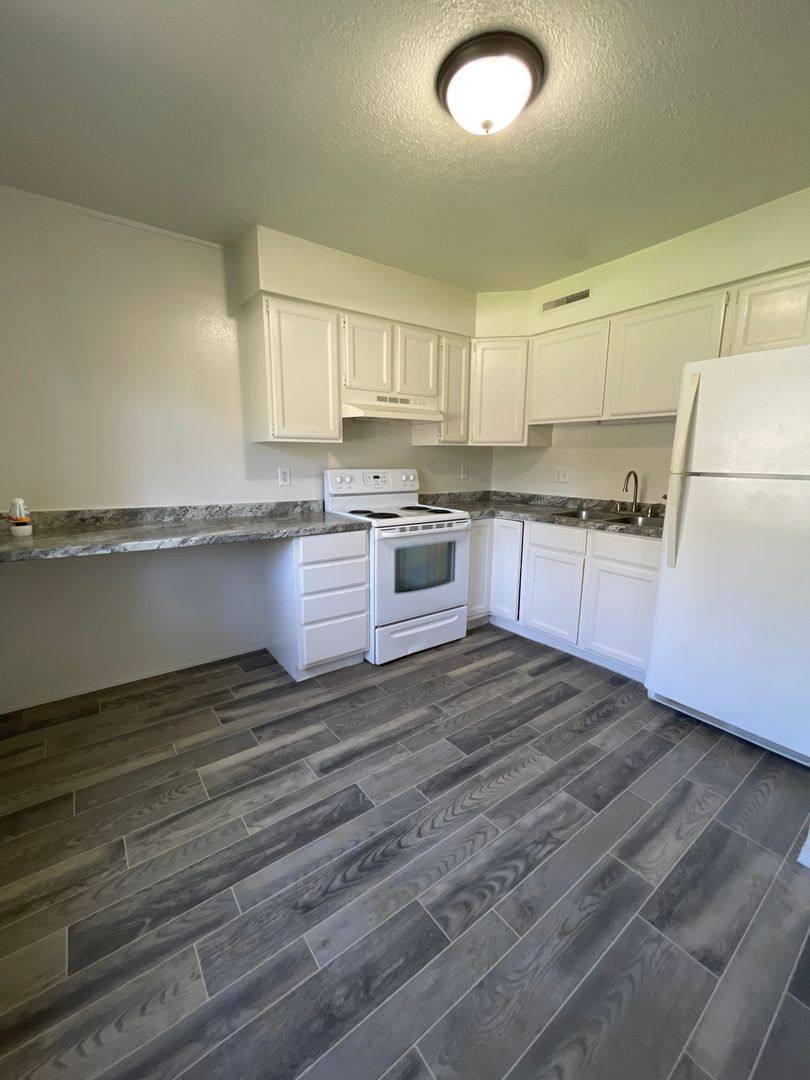 Apartment for rent at 922 Sylvan St, Emporia, KS 66801