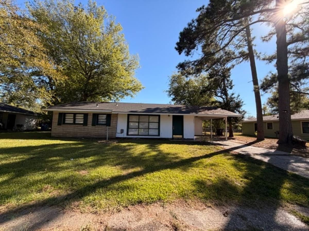 House for rent at 1025 Peyton Ave, Benton, LA 71006