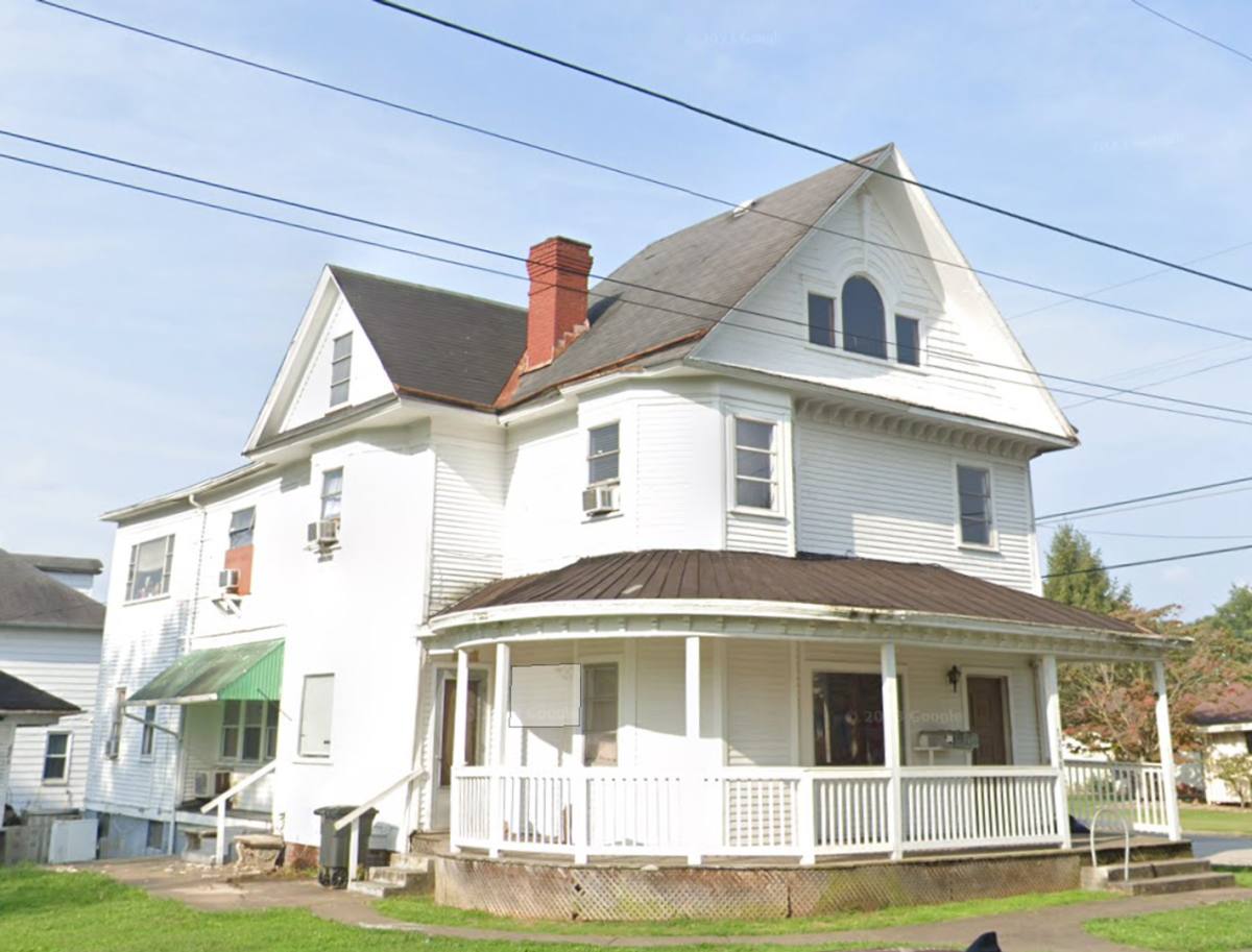 Apartment for rent at 1700 17th St, Parkersburg, WV 26101