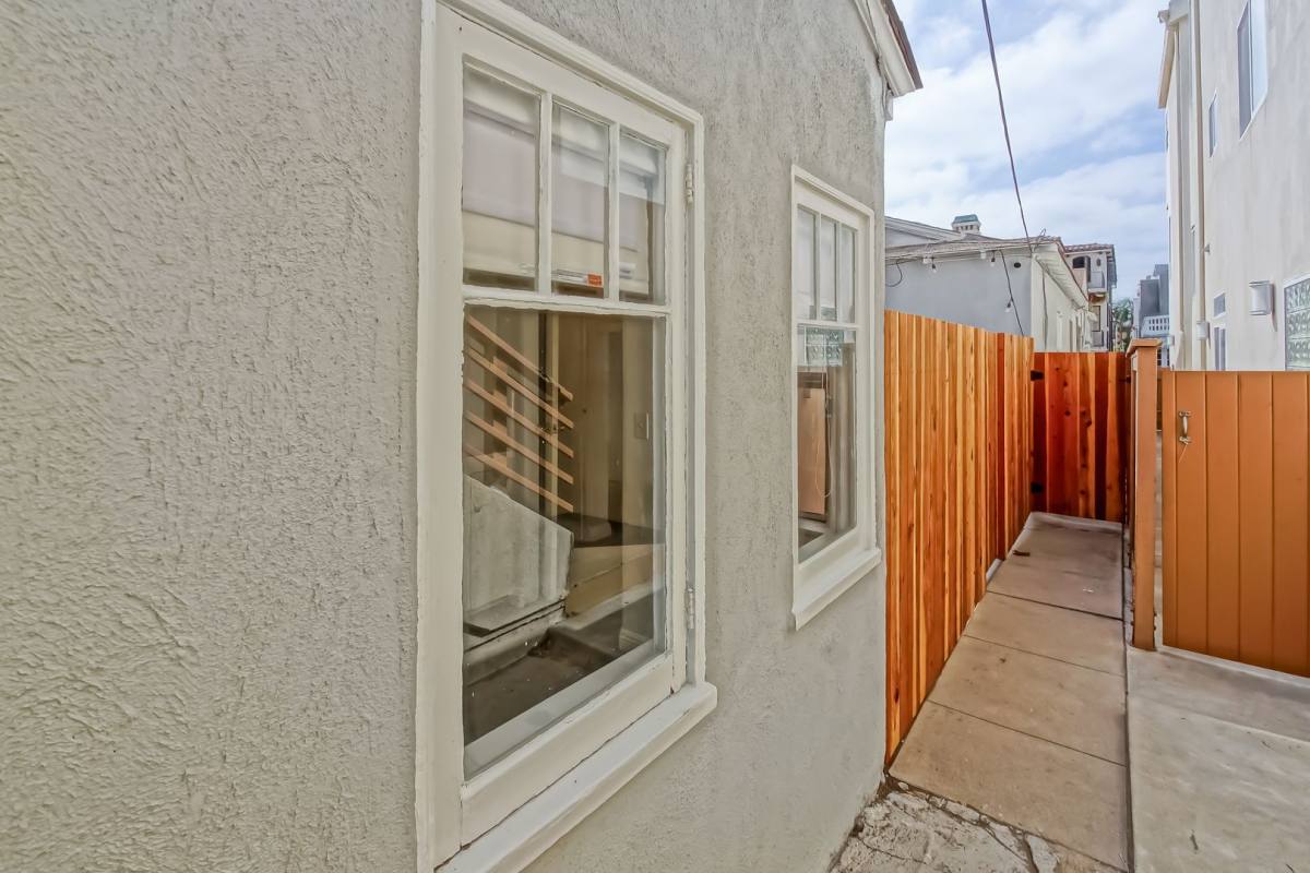 Apartment for rent at 418 10th Place, Manhattan Beach, CA 90266
