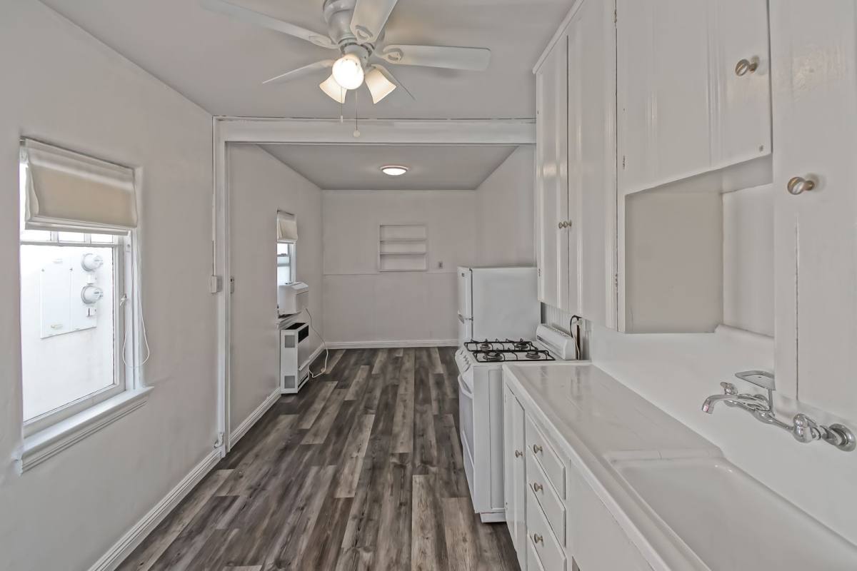 Apartment for rent at 418 10th Place, Manhattan Beach, CA 90266