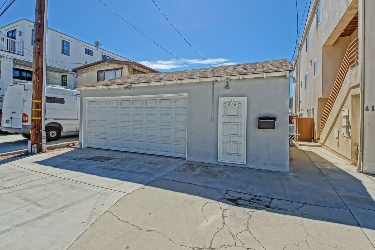 Apartment for rent at 418 10th Place, Manhattan Beach, CA 90266